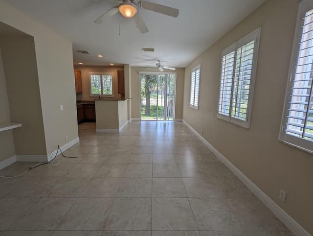 3189 Laurel Ridge Circle, Riviera Beach FL 33404 - Riviera Beach, FL - Photo 2