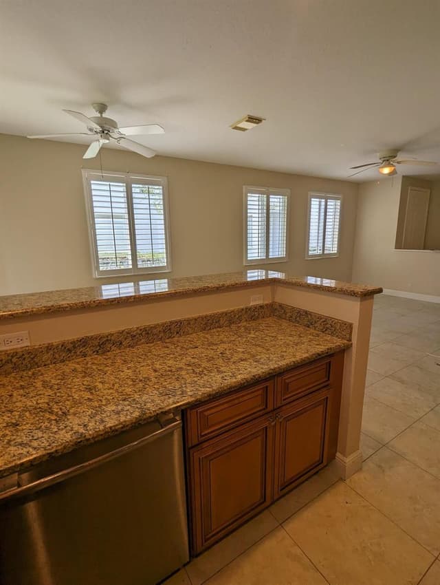 3189 Laurel Ridge Circle, Riviera Beach FL 33404 - Riviera Beach, FL - Photo 6