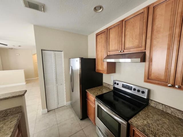 3189 Laurel Ridge Circle, Riviera Beach FL 33404 - Riviera Beach, FL - Photo 3