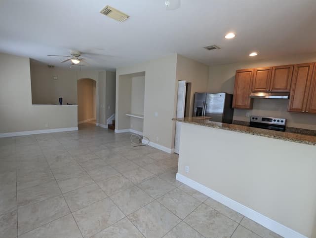 3189 Laurel Ridge Circle, Riviera Beach FL 33404 - Riviera Beach, FL - Photo 4