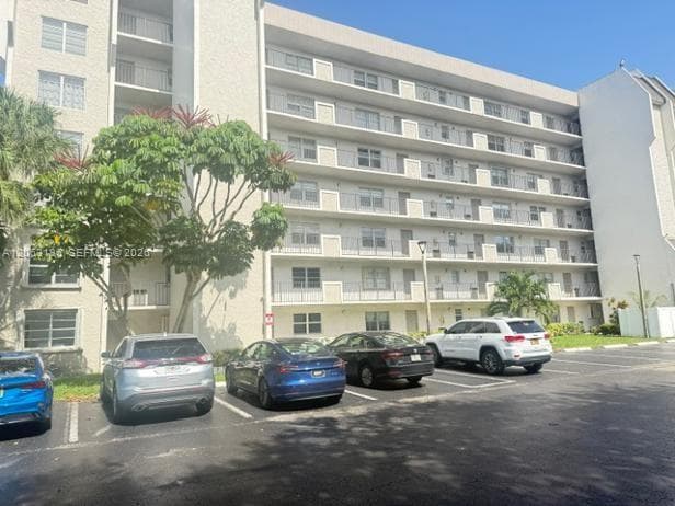3100 W Rolling Hills Cir # 101, Davie FL 33328