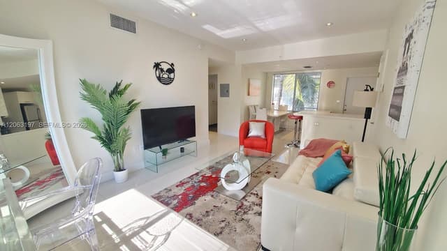 1620 Bay Rd, Miami Beach FL 33139 - Miami Beach, FL - Photo 2