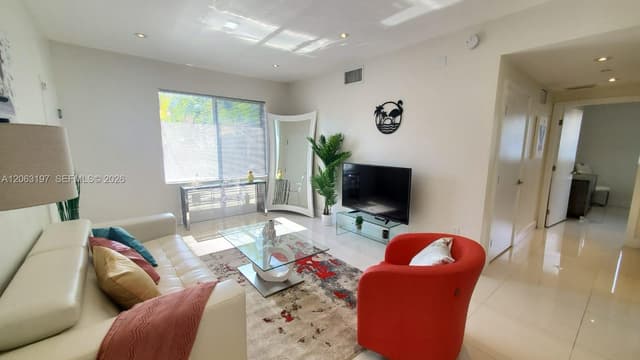1620 Bay Rd, Miami Beach FL 33139 - Miami Beach, FL - Photo 3