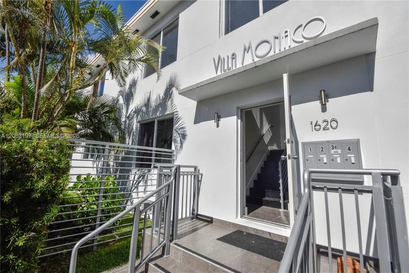 1620 Bay Rd, Miami Beach FL 33139