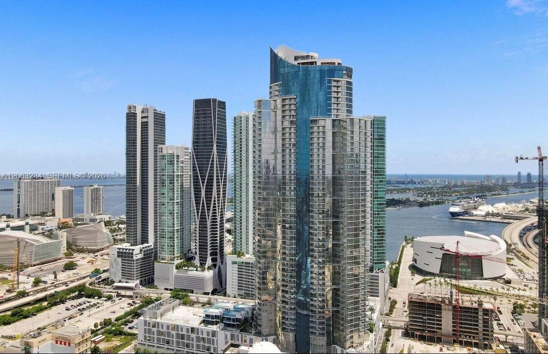 851 NE 1st Ave # 3510, Miami FL 33132