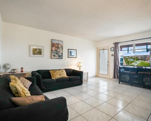 180 NE 12th Avenue # 15E, Hallandale Beach FL 33009 - Hallandale Beach, FL - Photo 3