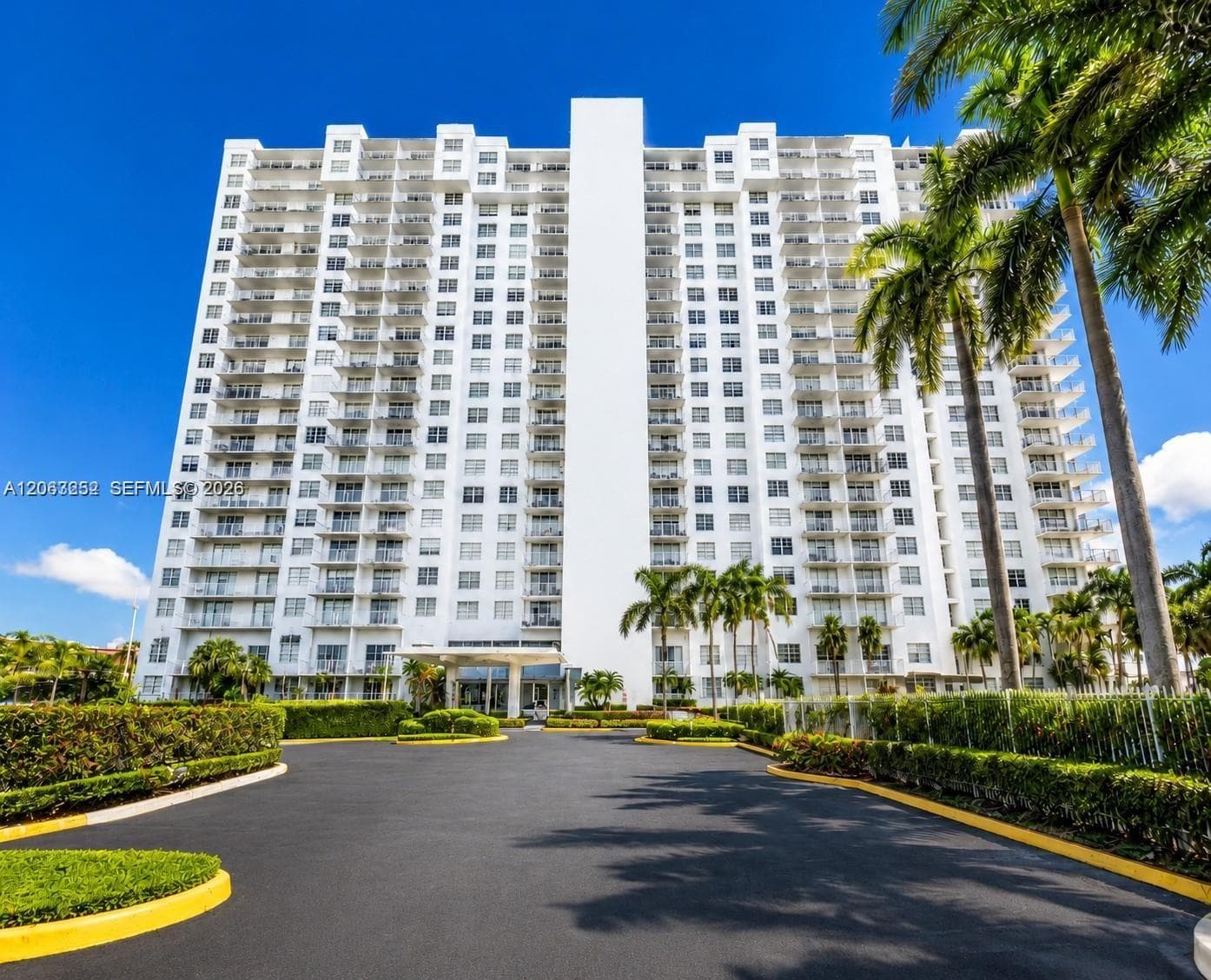 2801 NE 183rd St # 508W, Aventura FL 33160 - Aventura, FL - Photo 1