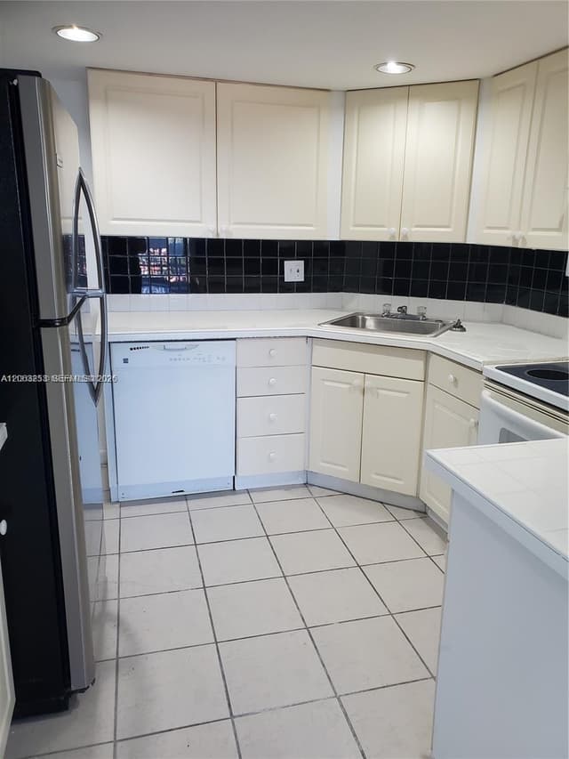 3301 Spanish Moss Ter # 708, Lauderhill FL 33319 - Lauderhill, FL - Photo 3