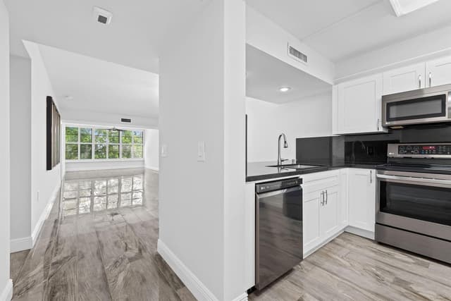 1502 Whitehall Drive # 403, Davie FL 33324 - Davie, FL - Photo 3