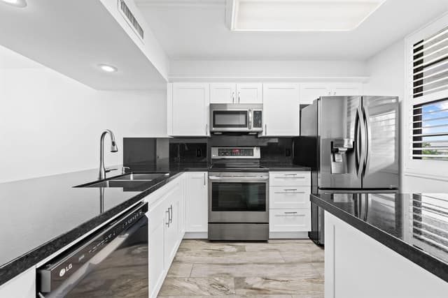 1502 Whitehall Drive # 403, Davie FL 33324 - Davie, FL - Photo 4