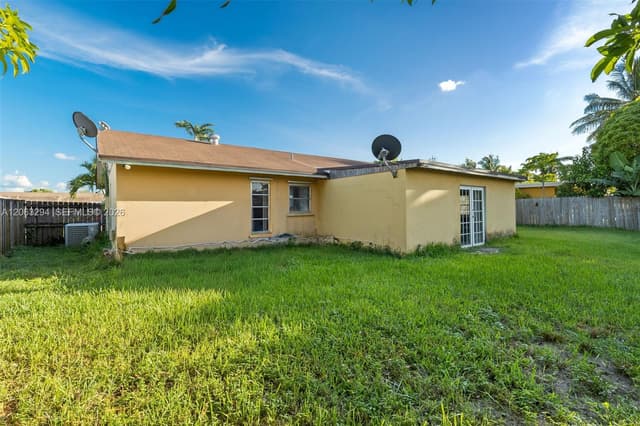 11045 SW 161st Ter, Miami FL 33157 - Miami, FL - Photo 4