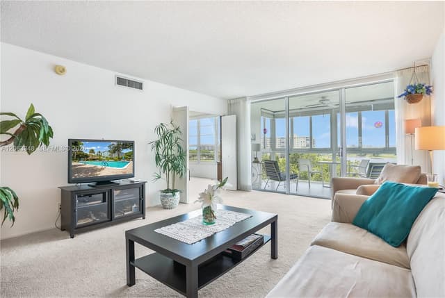3091 N Course Dr # 502, Pompano Beach FL 33069 - Pompano Beach, FL - Photo 2