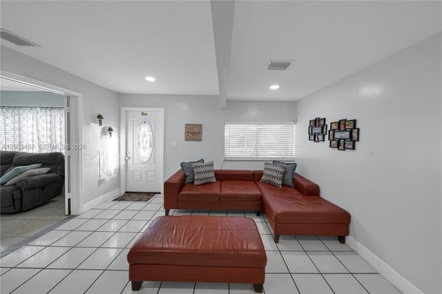 11021 SW 4th St, Sweetwater FL 33174 - Sweetwater, FL - Photo 5
