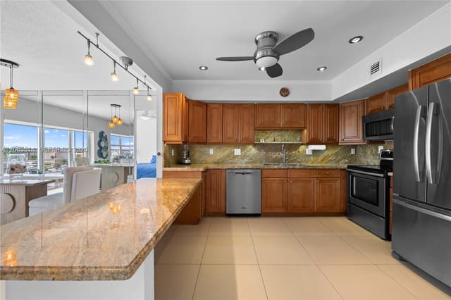 400 Diplomat Pkwy # 704, Hallandale Beach FL 33009 - Hallandale Beach, FL - Photo 2