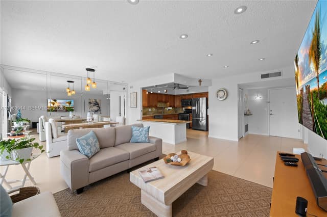 400 Diplomat Pkwy # 704, Hallandale Beach FL 33009 - Hallandale Beach, FL - Photo 3