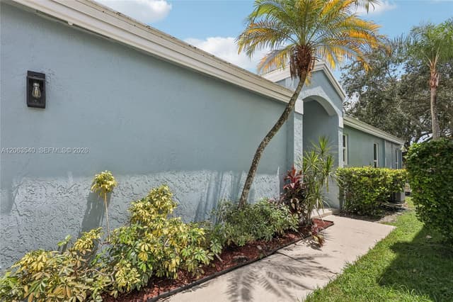 9613 NW 8th Cir, Plantation FL 33324 - Plantation, FL - Photo 5