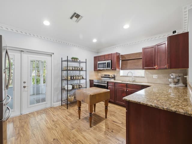 5418 CLUB Circle, Haverhill FL 33415 - Haverhill, FL - Photo 7