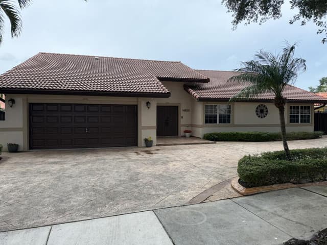 16820 NW 80th Court, Hialeah FL 33016 - Hialeah, FL - Photo 2