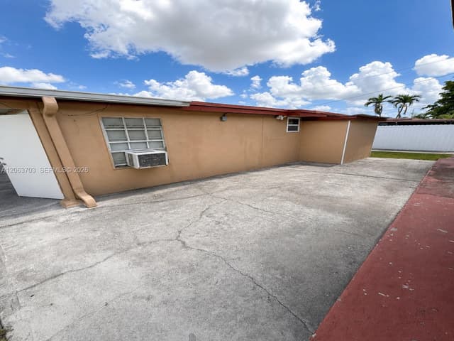 142 E 45th St, Hialeah FL 33013 - Hialeah, FL - Photo 7