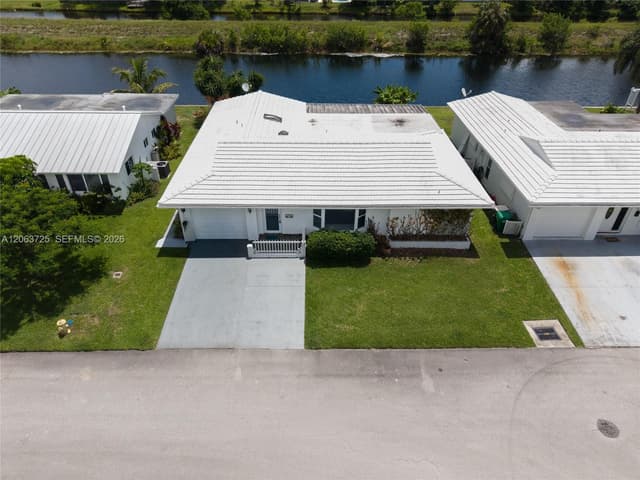 7100 NW 66th Ter, Tamarac FL 33321 - Tamarac, FL - Photo 2