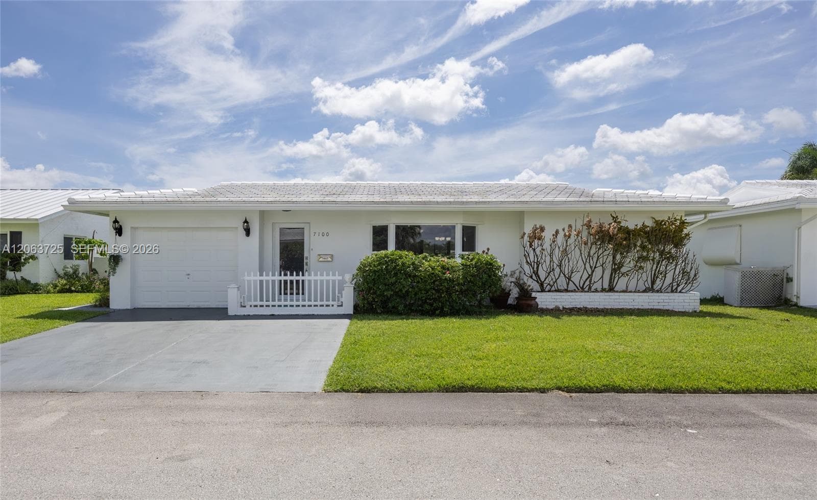 7100 NW 66th Ter, Tamarac FL 33321 - Tamarac, FL - Photo 1