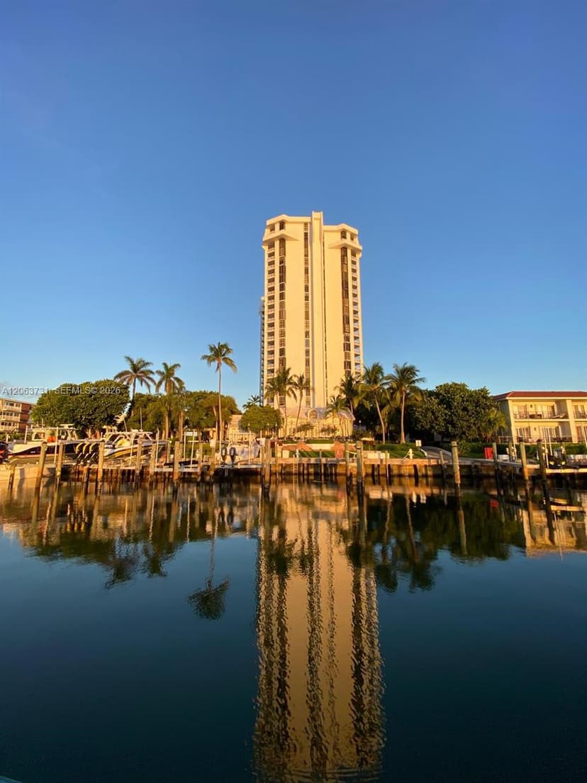 4000 Towerside Ter # 301, Miami FL 33138