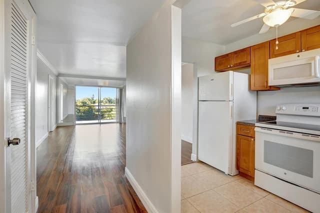 8225 Sunrise Lakes Boulevard # 303, Sunrise FL 33322 - Sunrise, FL - Photo 2