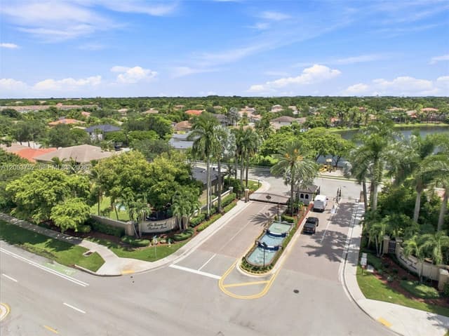 344 SW 159th Ln, Pembroke Pines FL 33027 - Pembroke Pines, FL - Photo 4