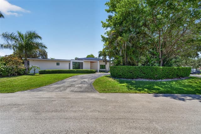 8880 SW 149th St, Palmetto Bay FL 33176 - Palmetto Bay, FL - Photo 2