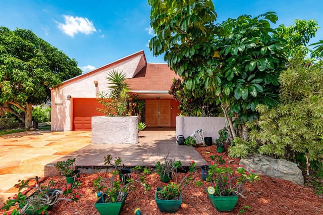 4961 SW 94TH Avenue, Cooper City FL 33328 - Cooper City, FL - Photo 2