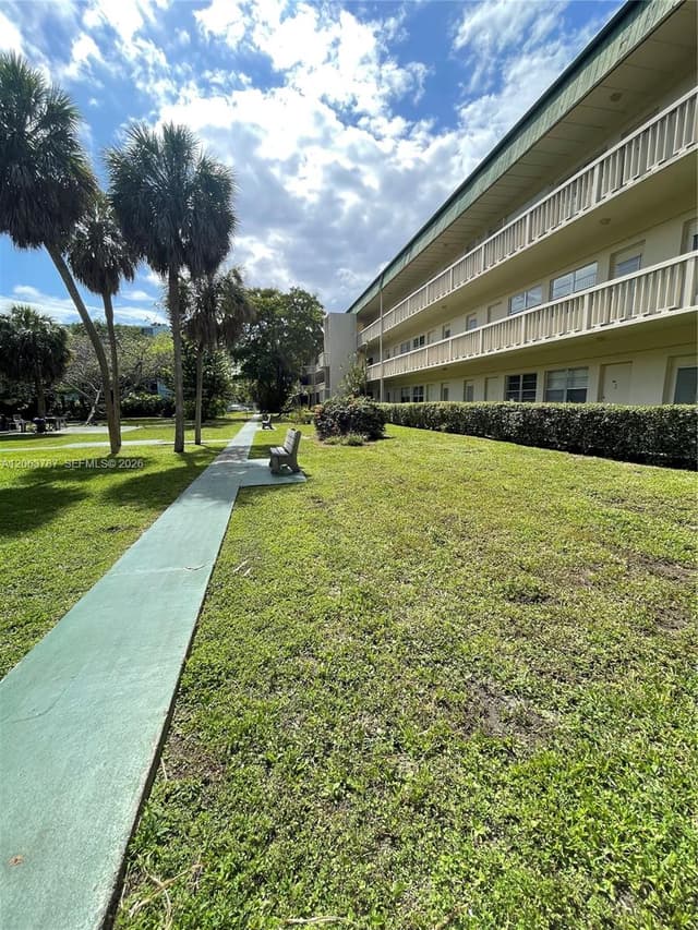 1420 Atlantic Shores Blvd # 130, Hallandale Beach FL 33009 - Hallandale Beach, FL - Photo 3