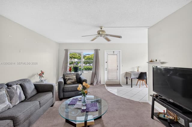 14 Preston # A, Boca Raton FL 33434 - Boca Raton, FL - Photo 2