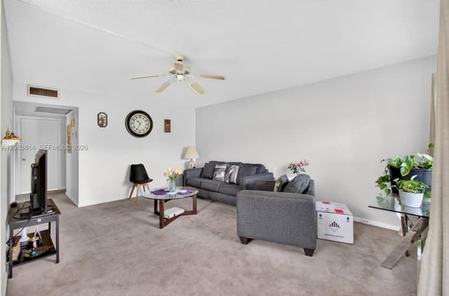 14 Preston # A, Boca Raton FL 33434 - Boca Raton, FL - Photo 3