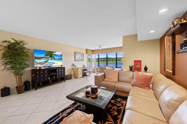 2768 CARAMBOLA Circle S # 101, Coconut Creek FL 33066 - Coconut Creek, FL - Photo 7