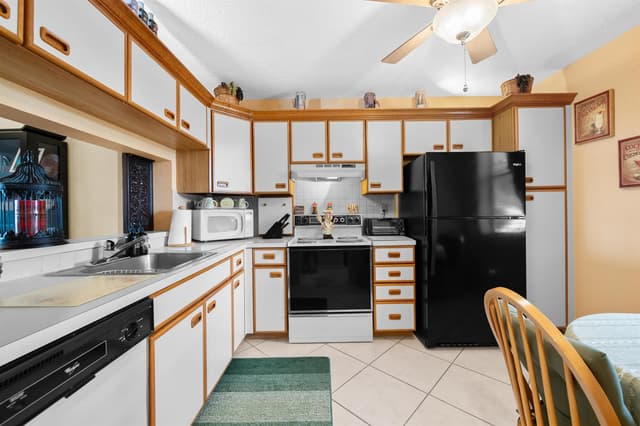 2768 CARAMBOLA Circle S # 101, Coconut Creek FL 33066 - Coconut Creek, FL - Photo 3