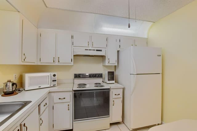9244 Flynn #4 Circle, Boca Raton FL 33496 - Boca Raton, FL - Photo 6