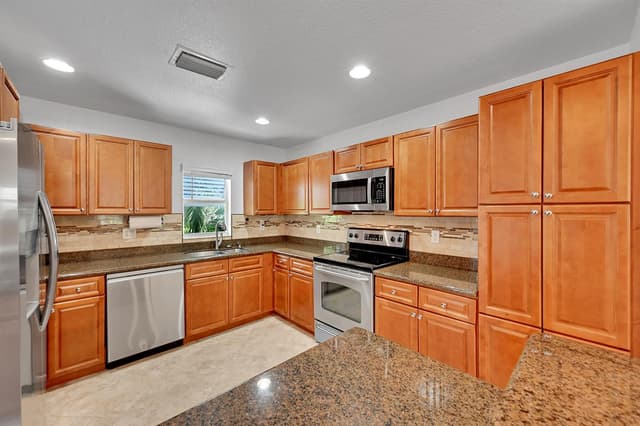 453 NE 1ST Street, Pompano Beach FL 33060 - Pompano Beach, FL - Photo 6