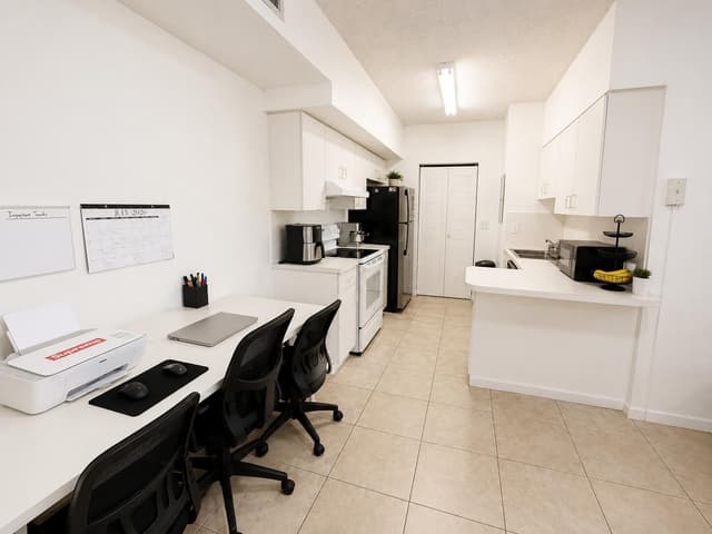 3271 Sabal Palm Manor # 106, Hollywood FL 33024 - Hollywood, FL - Photo 4