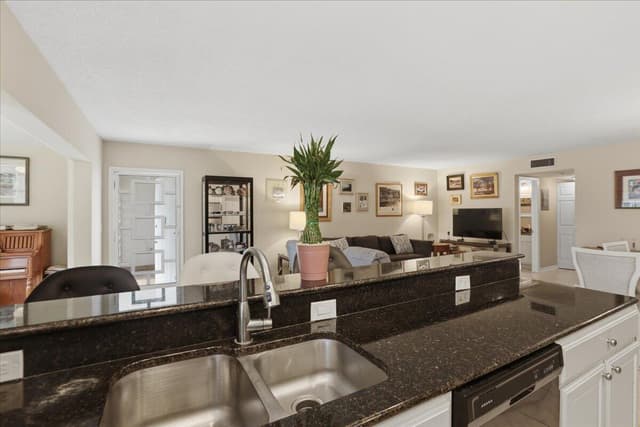 1172 S Drive Circle # B, Delray Beach FL 33445 - Delray Beach, FL - Photo 7