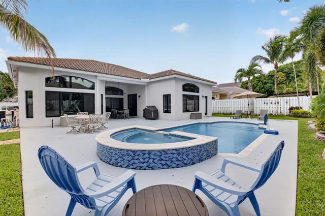 6133 Indian Forest Circle, Lake Worth FL 33463 - Lake Worth, FL - Photo 4