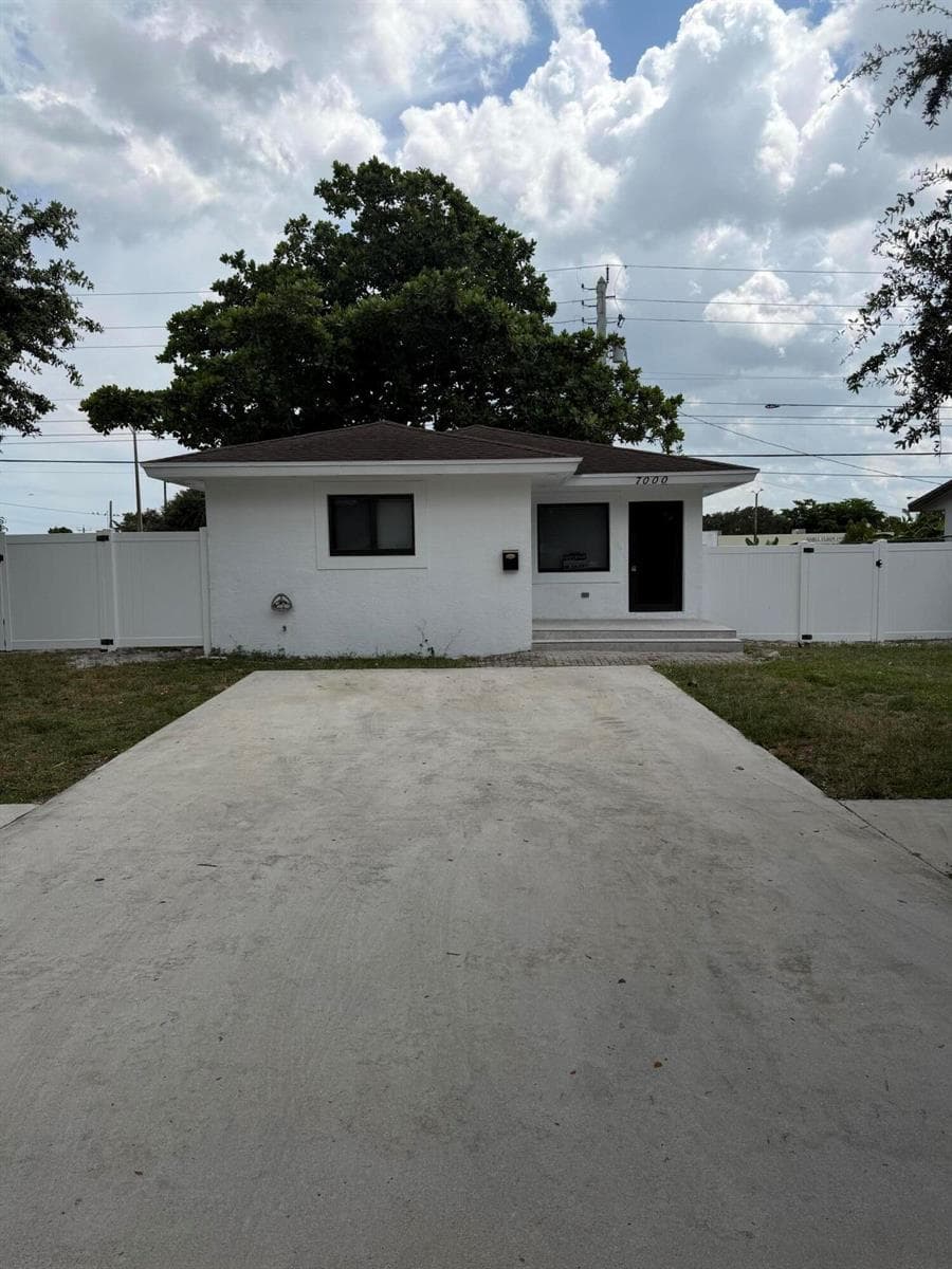 7000 TYLER Street, Hollywood FL 33024