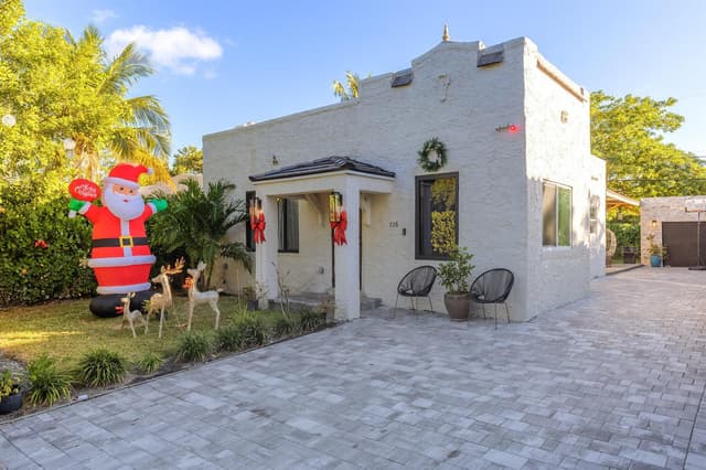 726 LYTLE Street, West Palm Beach FL 33405 - West Palm Beach, FL - Photo 2