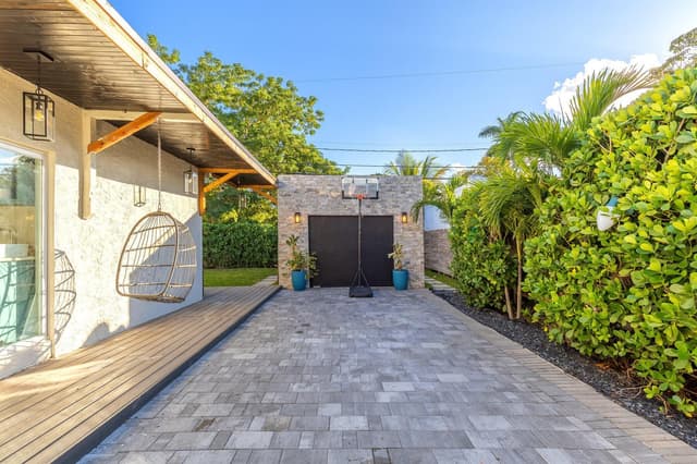 726 LYTLE Street, West Palm Beach FL 33405 - West Palm Beach, FL - Photo 3