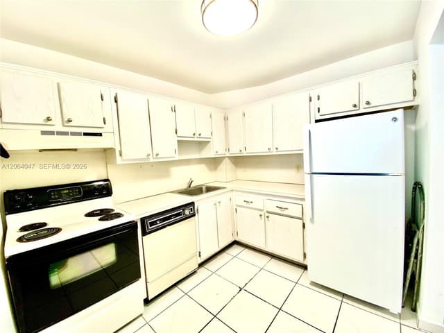 16950 DIXIE # A536, North Miami Beach FL 33160 - North Miami Beach, FL - Photo 4