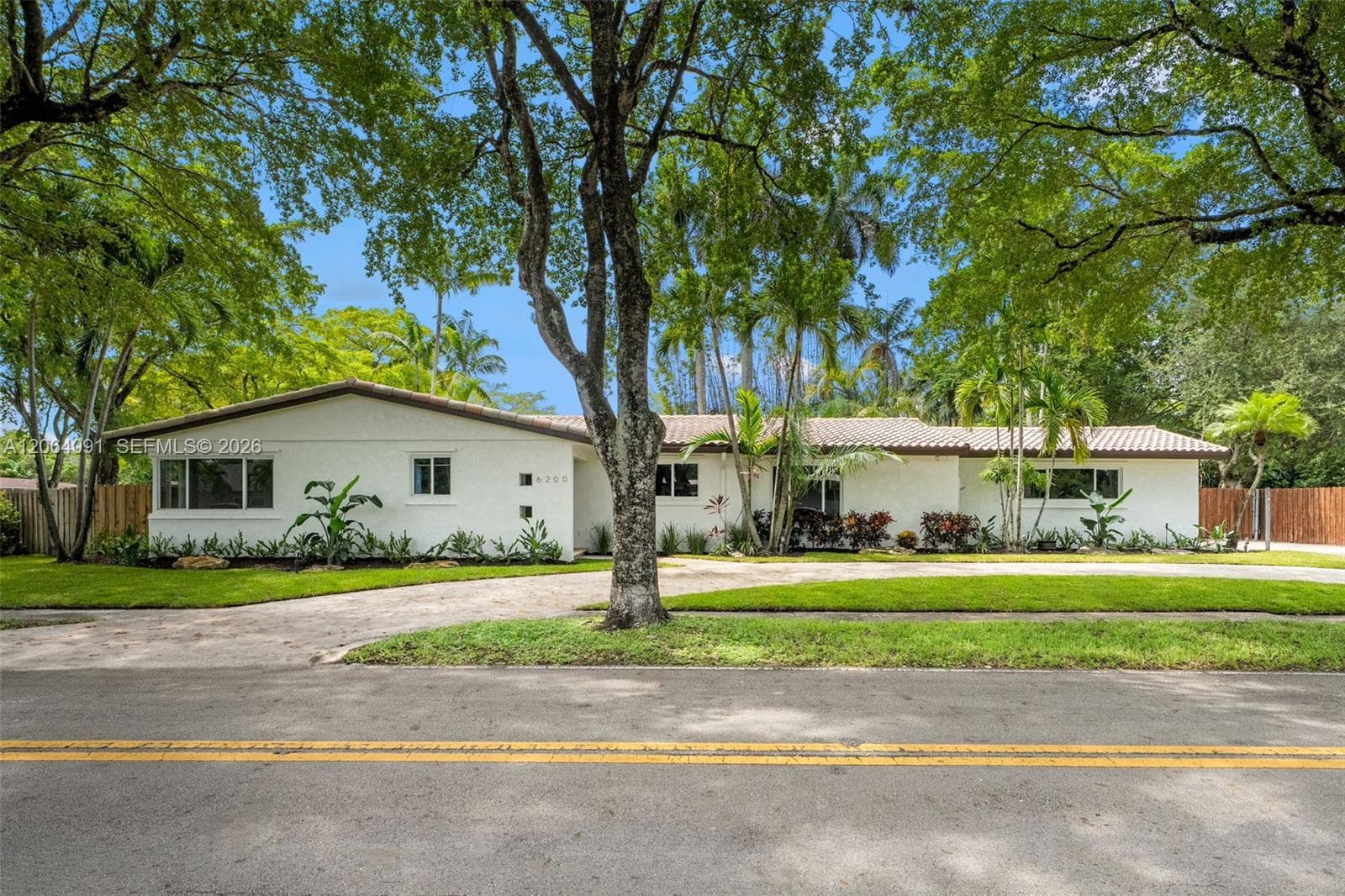 6200 Pine Ter, Plantation FL 33317 - Plantation, FL - Photo 1