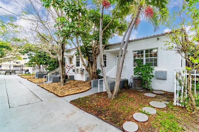 8335 E Crespi Blvd # 4, Miami Beach FL 33141 - Miami Beach, FL - Photo 2