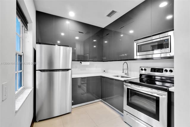 8335 E Crespi Blvd # 4, Miami Beach FL 33141 - Miami Beach, FL - Photo 5