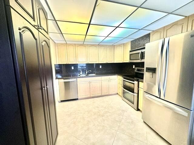 1049 Lincoln C, Boca Raton FL 33434 - Boca Raton, FL - Photo 3