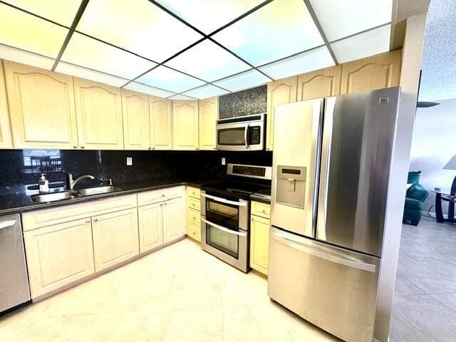1049 Lincoln C, Boca Raton FL 33434 - Boca Raton, FL - Photo 5