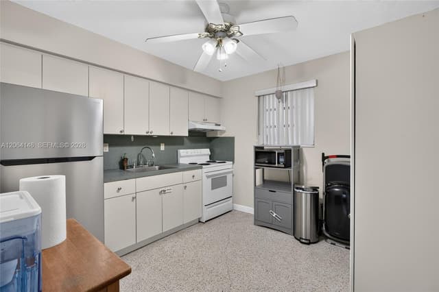 210 E 10th St, Hialeah FL 33010 - Hialeah, FL - Photo 6